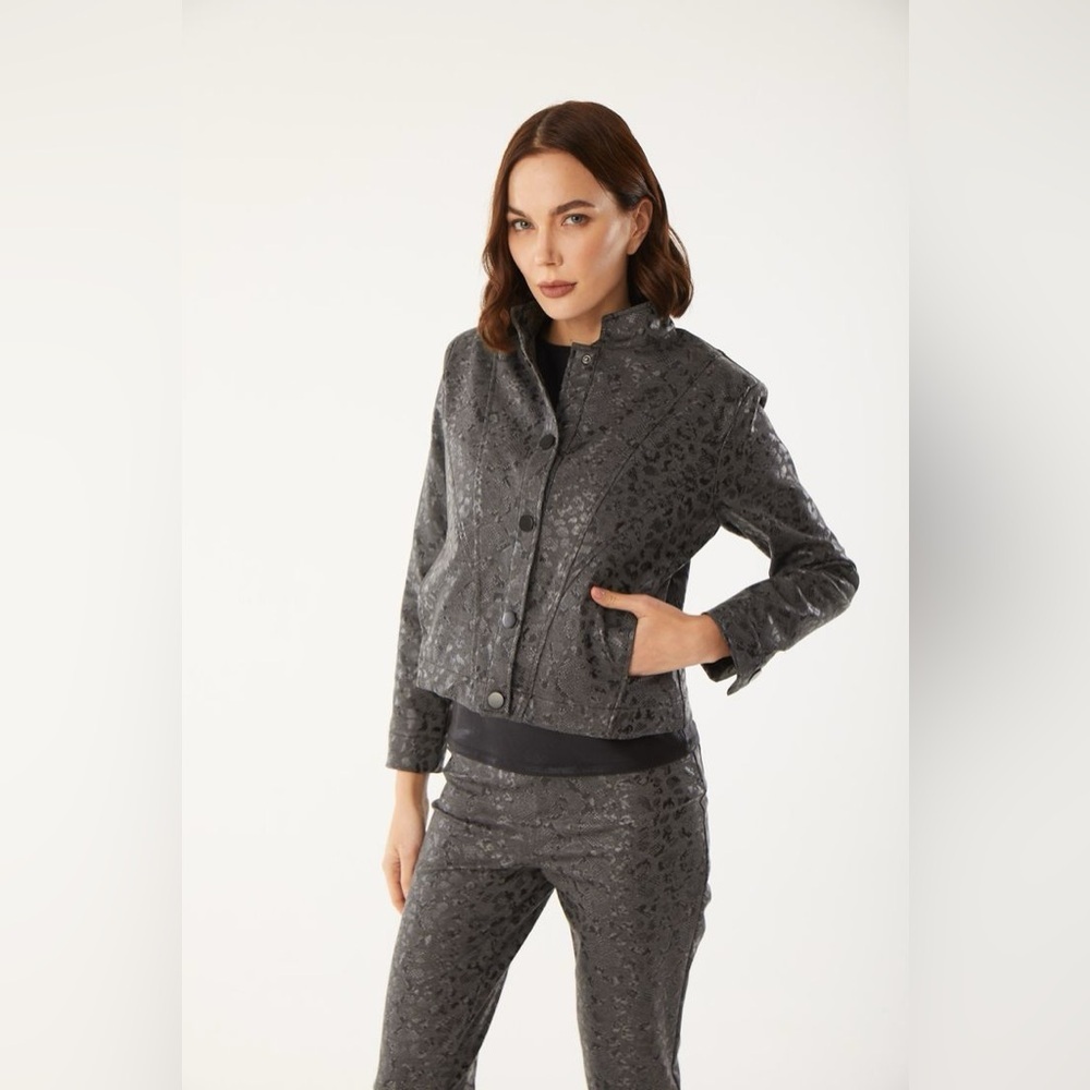 isle by melis kozan embossed jacket featuring a soft animal-print texture small - Picture 14 of 16